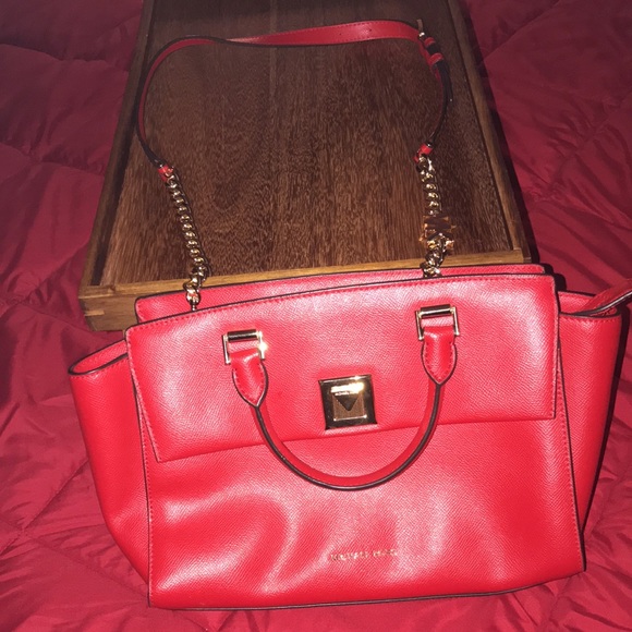 SOLD‼️AUTHENTIC MICHAEL KORS HANDBAG (USED ONCE) GORGEOUS RED COLOR SEEALL LPICS - Picture 10 of 13